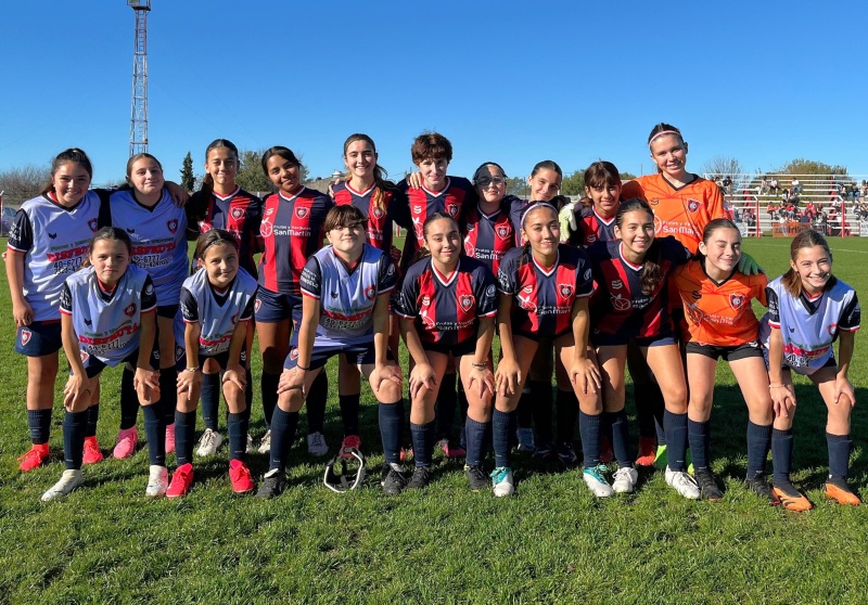 Blanco y Negro se consolida como líder en el Sub 15 femenino