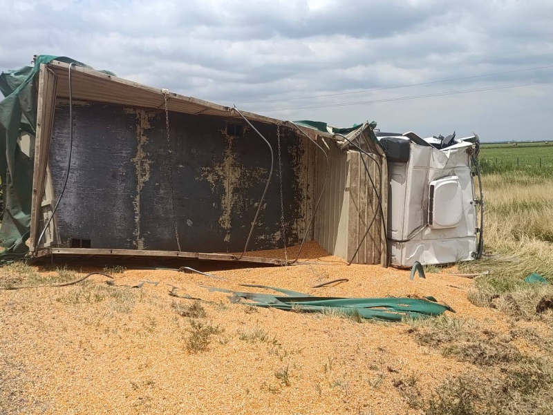 Vuelco de cami&oacute;n en la Ruta 33